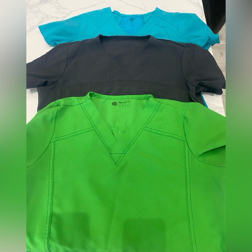 BUNDLE ⭐️Green, Teal and Black Scrub Tops - Picture 5 of 5